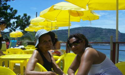 GLORINHA E ACOMPANHANTE KARLA NA PRAIA DE CAMBOINHAS 14012009