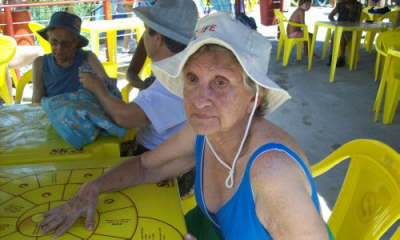 RUT ATENTA AO LINDO DIA DE SOL NA PRAIA DE CAMBOINHAS 14012009