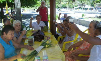 UM BRINDE EM TARDE NO DECK BARRA  COM FLORES A TARDE  PARA IEMANJ 29122009